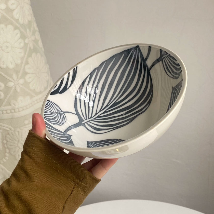 Grey Leaf Bowl - product view 1