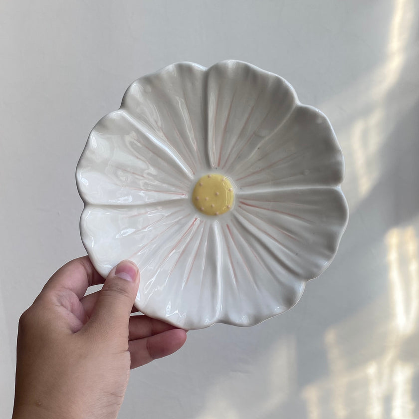 White Meadow Small Dish - product view 1