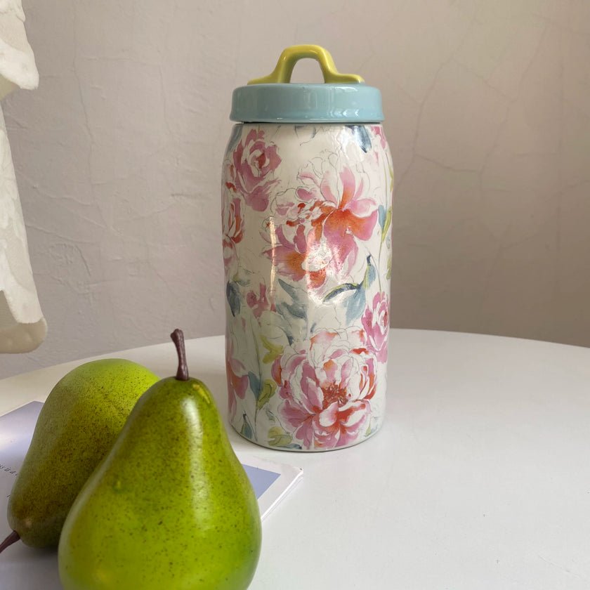 Garden Pattern Lidded Cup - product view 1