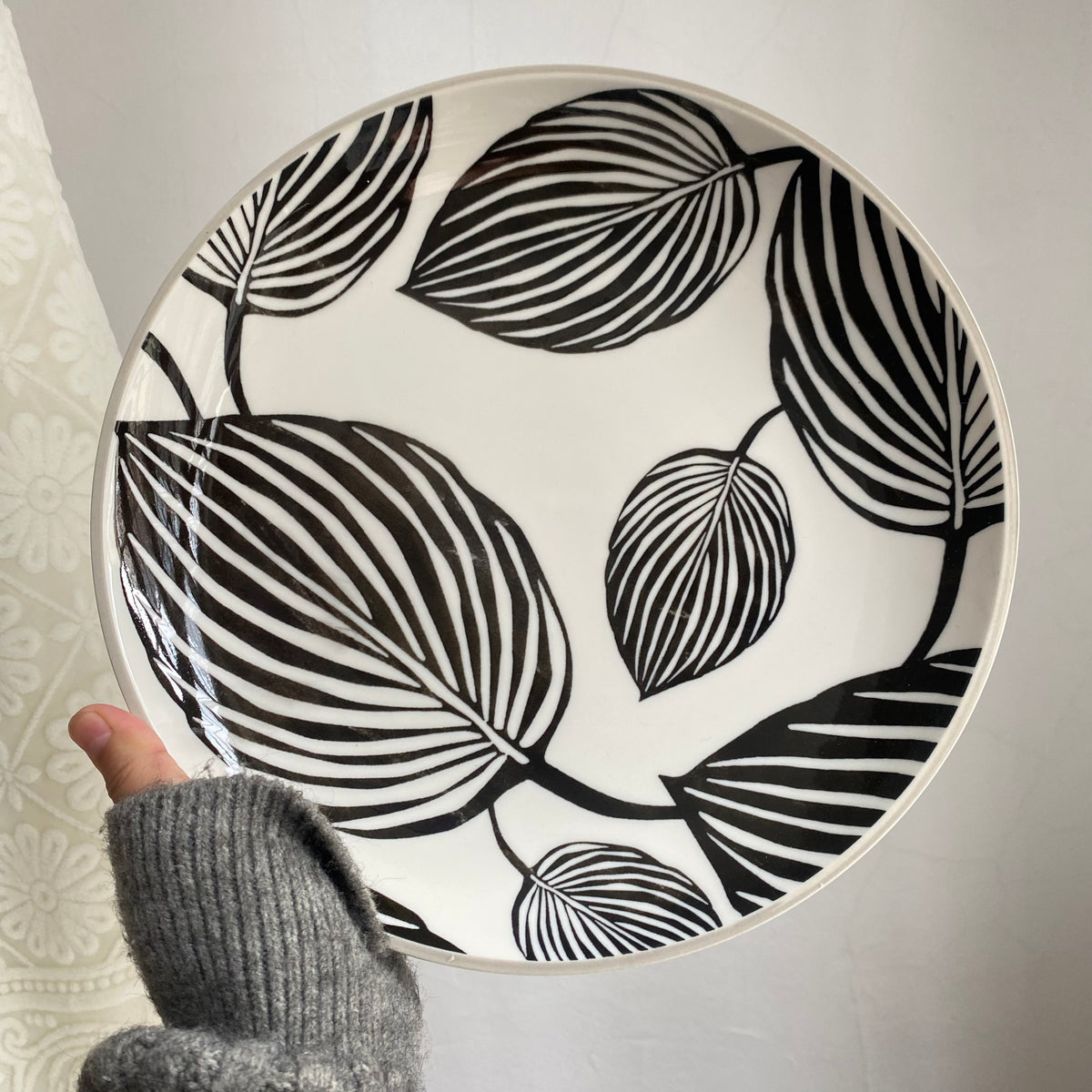 Black Leaf Dinner Plate